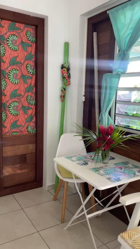 Gite Cajou Dans Jardin Tropical Ventile A Sainte-Anne ภายนอก รูปภาพ