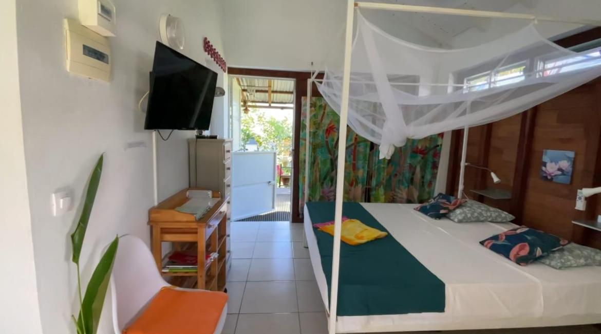 Gite Cajou Dans Jardin Tropical Ventile A Sainte-Anne ภายนอก รูปภาพ